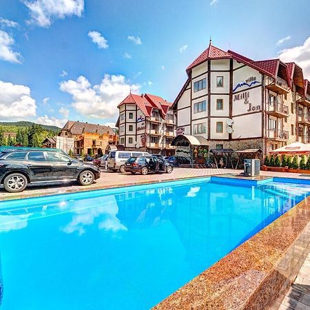 Milli & Jon Hotel บูโคเวล ภายนอก รูปภาพ